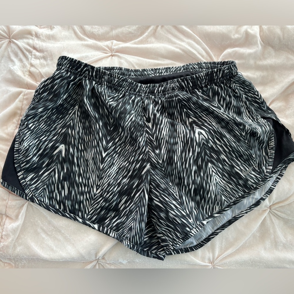 Nike Dri Fit sz S Running Shorts euc  black white grey